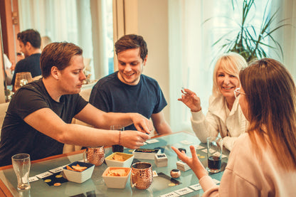 Dalvadász bulijáték magyar zenékkel - Limitált Klasszikus KARÁCSONYI év végi Csomag (Alap csomag + 108 piros kiegészítő kártya + 36 ajándék karácsonyi zene + karácsonyi díszdoboz)